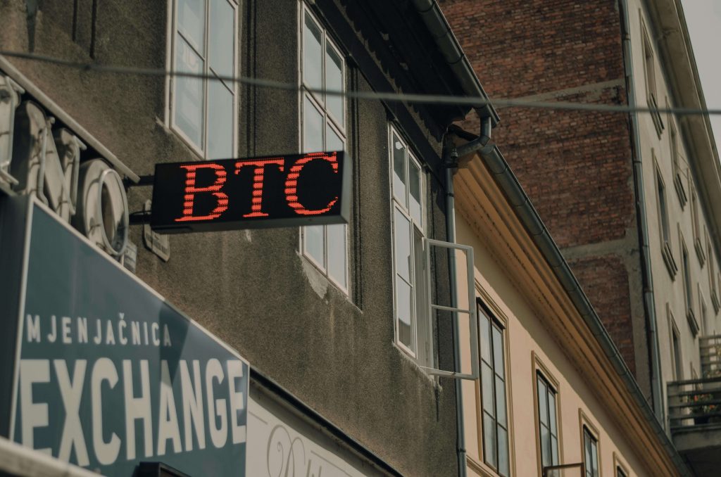 Researching the Risk-Return Ratio in Cryptocurrencies pulseofprofit